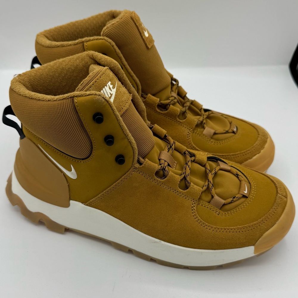 Nike‎ City Classic Boot Wheat/Sail Black Women’s Size 9 Gorpcore streetwear